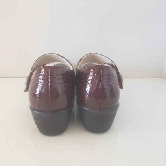 Step Wel Canada Bordo Woman's Burgundy Leather Shoes size 8. - Picture 6 of 9